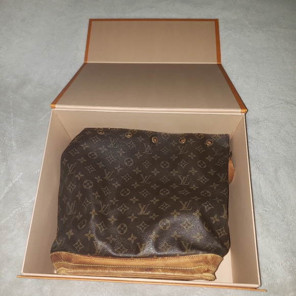 LV mono bucket bag - Picture 10 of 11